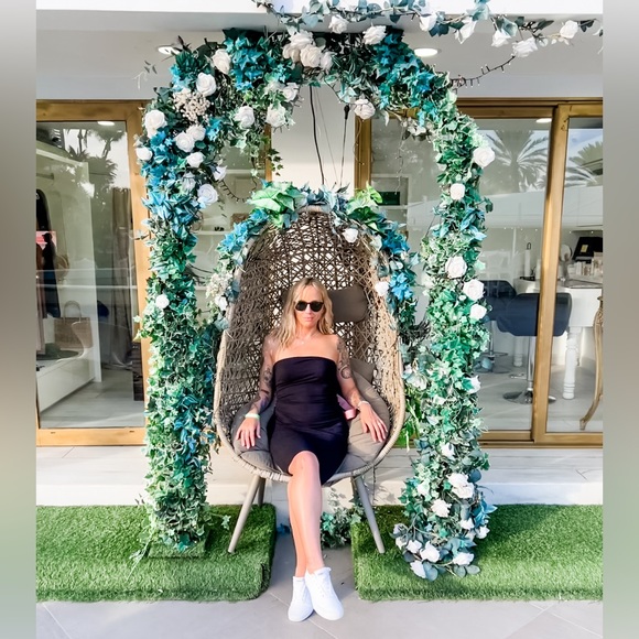 Welcome to my closet! - Picture 2 of 11